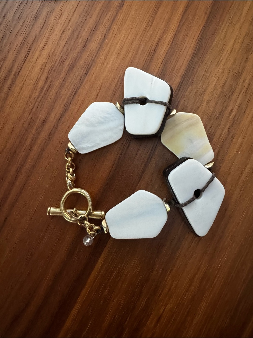 Kenneth Cole Cream and White Stone Pendant Necklace